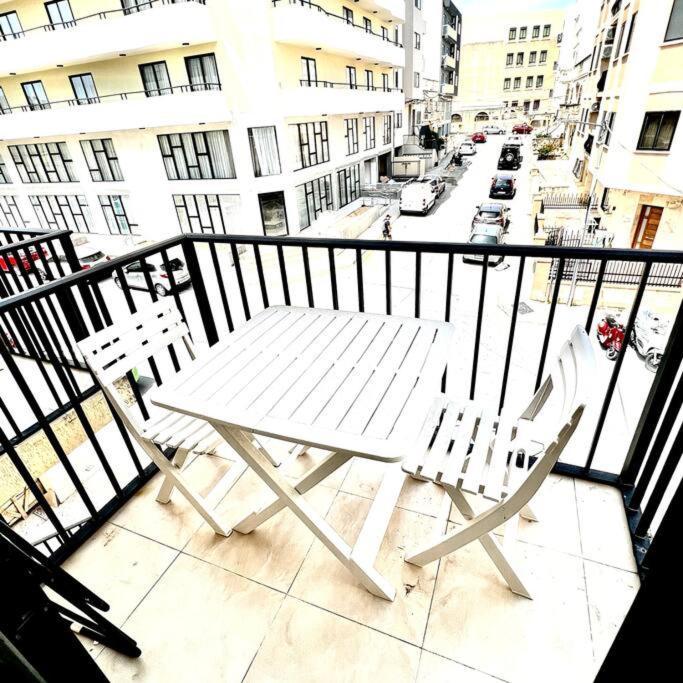 Gzira Smart 1 Bedroom Apartment Luaran gambar